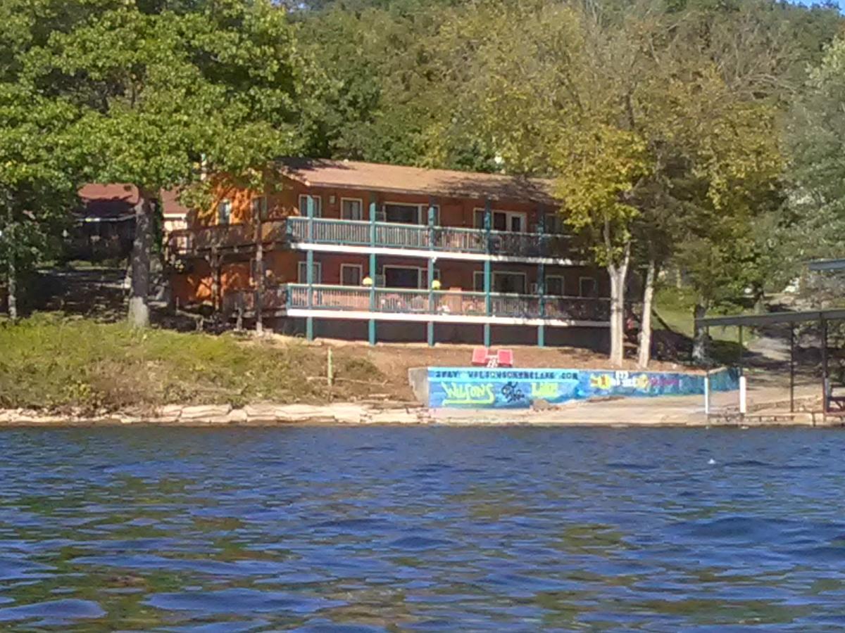 Wilsons On The Lake Hotel Camdenton Exterior foto