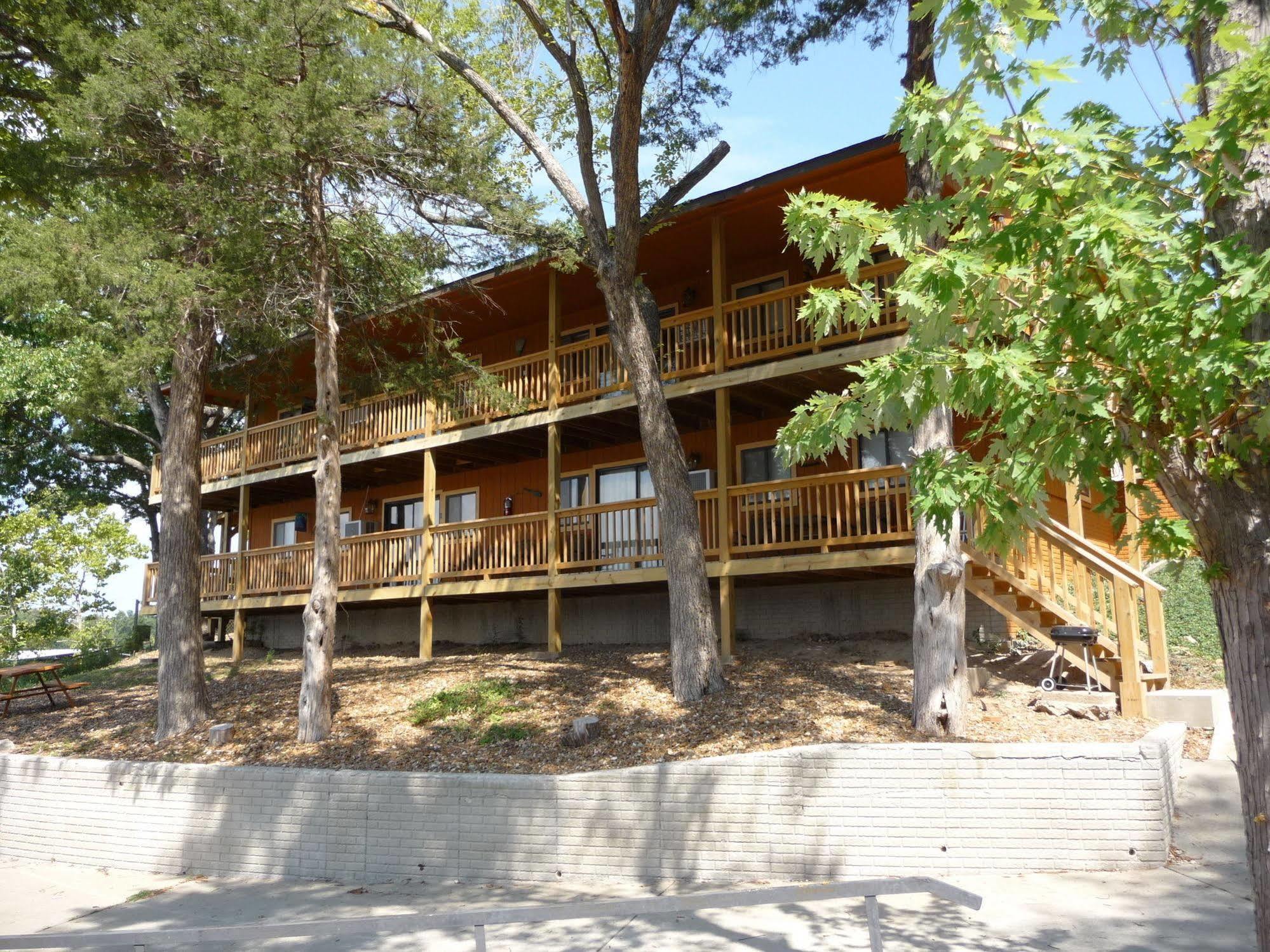 Wilsons On The Lake Hotel Camdenton Exterior foto