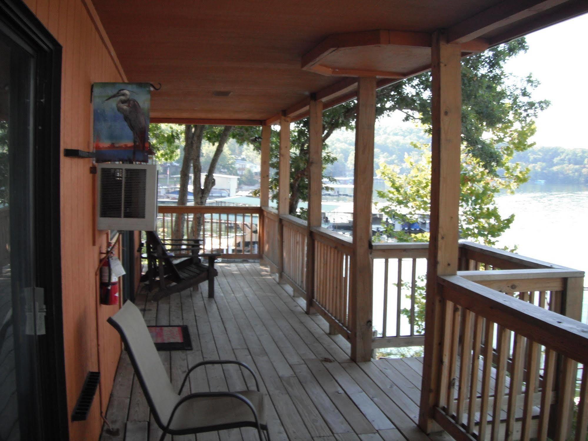 Wilsons On The Lake Hotel Camdenton Exterior foto
